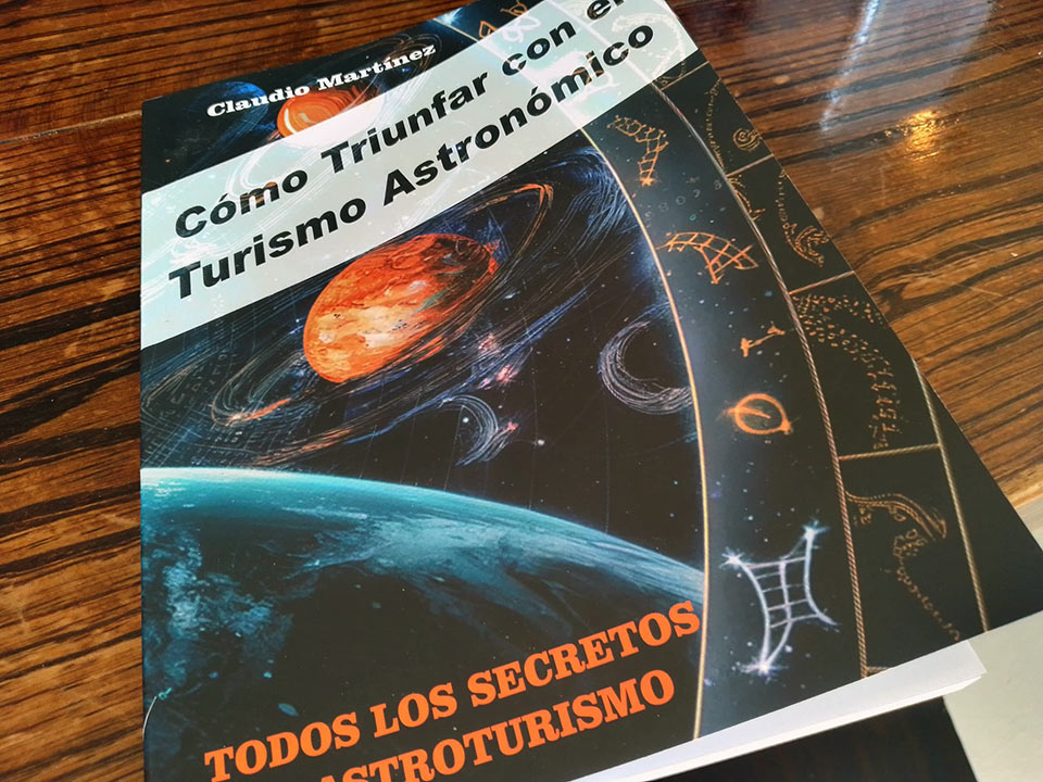 Tapa del libro Cómo Triunfar con el Turismo Astronómico.